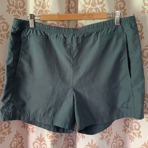 Reebok greenish gray drawstring lightweight shirts with pockets M